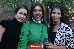  Mariana Meade, Mary Buendía y Ana Meade.