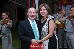 Don Abelardo y su esposa, Koki Medina.