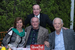  Abelardo Uría, Beatriz y Gonzalo Benavente y Pablo Aldrete.