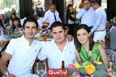   Mauricio Villasuso, José Manuel  Villasuso y Beatriz Ruiz .
