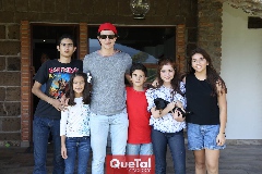  Los primos Madrigal.