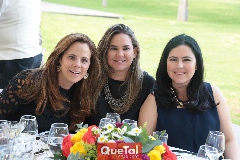  Patricia Fernández, Daniela Benavente y Christiane Cambeses.