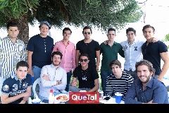  Celebrando.