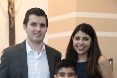  Rodrigo con sus padrinos, Fede Alcalde y Cecilia Sosapavón.
