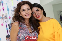  Guillermina de los Santos con su hija Nuria Zendejas.