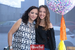  Mónica Carbajal de Michel con su hija Mónica Michel.