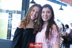  Festejando a Moni.