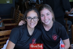  Marthita Ricavar y Regina Morones.