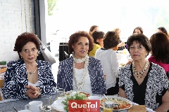  Ana María, Martha Elena y Lourdes Quezada.