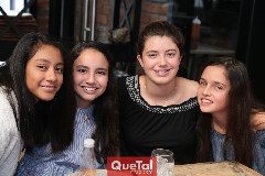  Ana Sofía, Carolina, Lorena y Aurora.