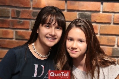  Camila y Alejandra.