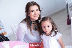  Gina Armendáriz y Valentina.