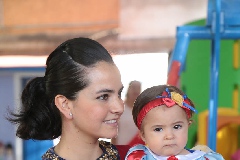  Mariana Meade con su hija Mariel.
