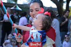  Muy contenta.