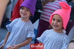  Muy contentas.