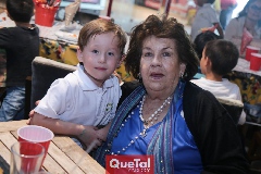  Paulo y su abuelaCristina Espinosa.