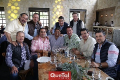  Francisco Leos con sus amigos de León, Guanajuato.