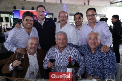  Francisco Leos, Pedro Martínez Abaroa, Roberto, Javier Hernández, Gales Díaz de León, Memo Pizzuto, Carlos Quintanilla y Guillermo Báez.