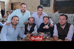  Los Leos.