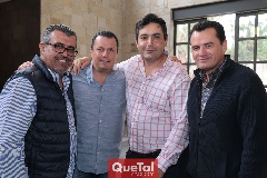  Con los amigos.