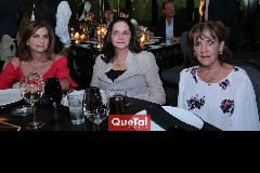  Marypepa Valladares, Mary Meade  y Blanca María Valle.