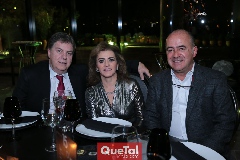 Juan Carlos Valladares, Andriana Carrera y Rafa Olmos.