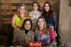  Carmenchu, Gabriela Payán, Adriana Jiménez, Pili Leos y Gabriela Lozano.