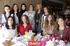  Gabriela Payán con sus buenas amigas.