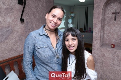  Kelly Montelongo con su hija Lucciana Pillado.