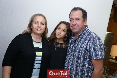  Montse, Romina y Mauricio Quijano.