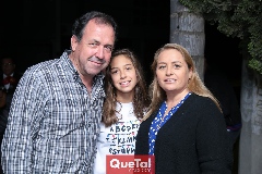  Mauricio, Romina y Monserrat Quijano.