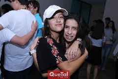  Muy contentas.
cum115.jpg