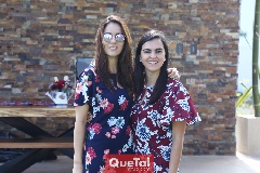  Andrea y su hermana Elsa Espinoza.