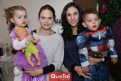  Miriam García e Irasema Abud con sus hijos.