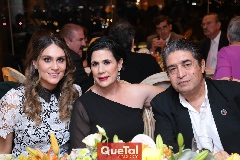  Bertha Flores, Carmenchu Motilla y Antonio Sandoval.