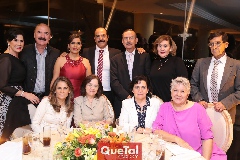  Celebrando.