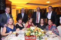 Con los amigos.