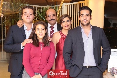  José Antonio Alonso y Luz Elena Motilla de Alonso con sus hijos José Francisco, Luz Elena y José Antonio.