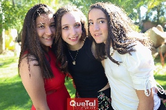  Montse, Nuria y Julia.