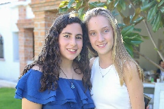  Marcela y Carolina .