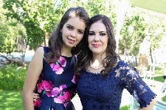  Paulina Regila y su mamá Edith Pérez .
