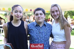  China, Javier y Caro.