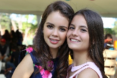  Paulina Regil y Fantine Abud .
