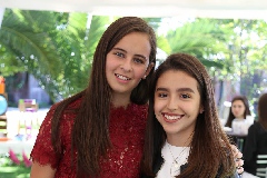  Natalia y María.