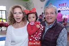  Nury con sus abuelitos maternos, Elsa Castro de Lozano y Mario Lozano.