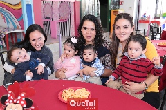 En el cumpleaños en Nury.