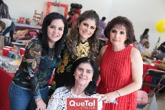  Lourdes Acebo, Montse García, Laura Acebo y Marisol Acebo.