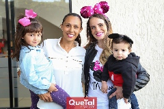  Victoria, Carolina, Roxana y Santiago .