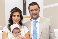 Janna García y Miguel Chalita con su bebé, Gerardo Chalita García.