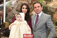  Gerardo con sus padrinos Nava Juárez.